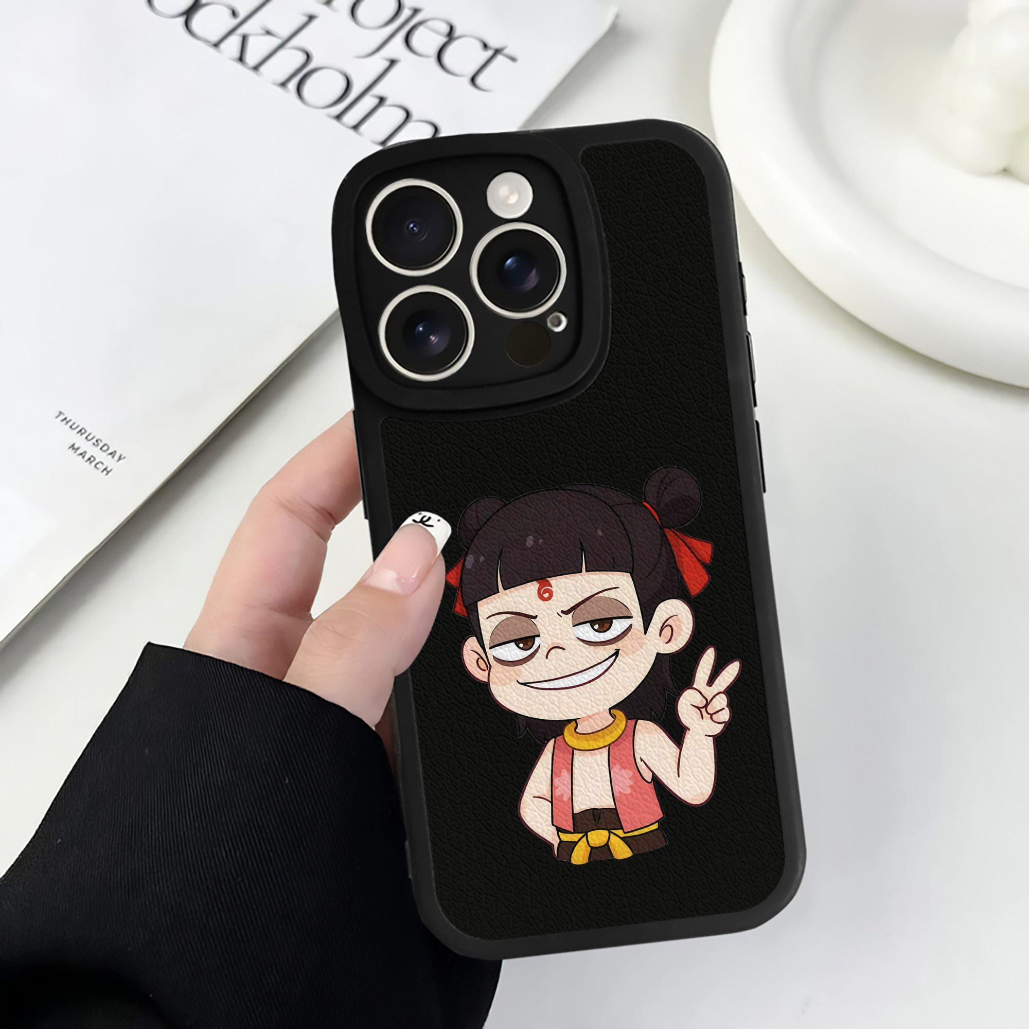 （画像用） Ne Zha 2 ナタ 魔童の大暴れ 【iPhone 16シリーズ対応】シリコンスマホケース（レザー調） 材質：シリコン